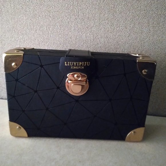 LIUYIPIJU JINGPIN  Purse - Picture 1 of 3